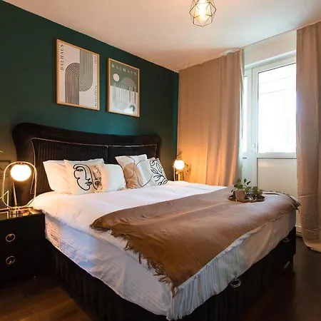 Old Town With Amazing View From The Balcony Appartamento