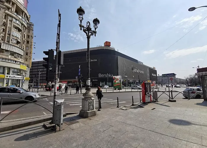Old Town With Amazing View From The Balcony Bukurešť