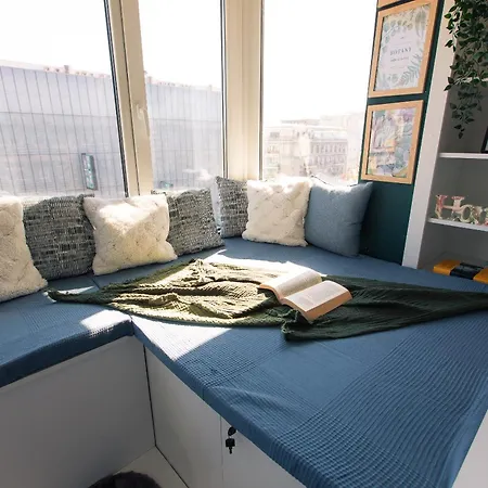 Old Town With Amazing View From The Balcony Bukareszt