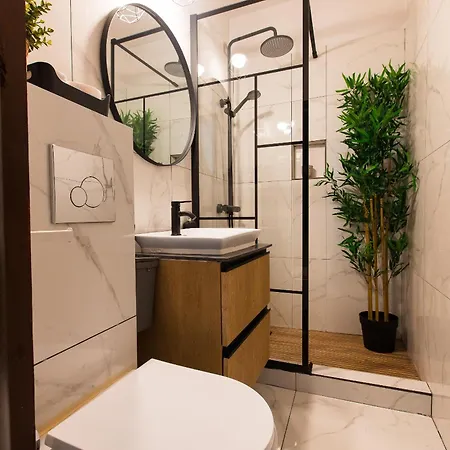 Apartament Old Town With Amazing View From The Balcony Bukareszt