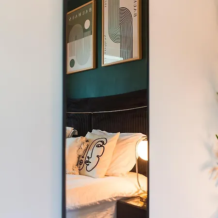 Old Town With Amazing View From The Balcony Bukareszt