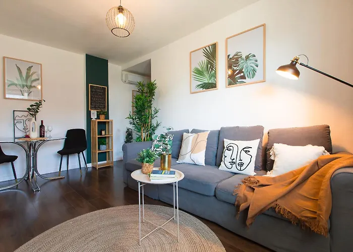 Apartament Old Town With Amazing View From The Balcony Bucureşti